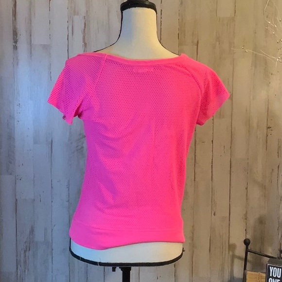 Aero hot pink mesh top. On or off shoulder. S/P - Picture 4 of 5